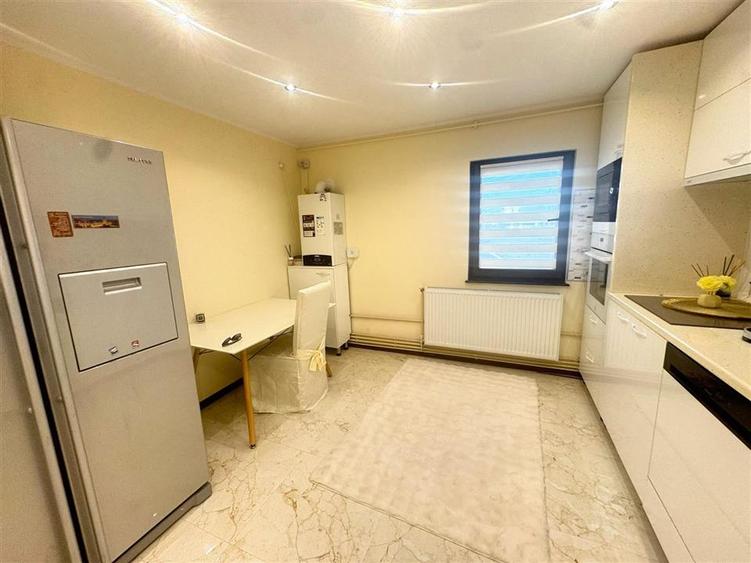 Apartament cu 2 camere semidecomandat, mobilat în Enachiță Văcărescu