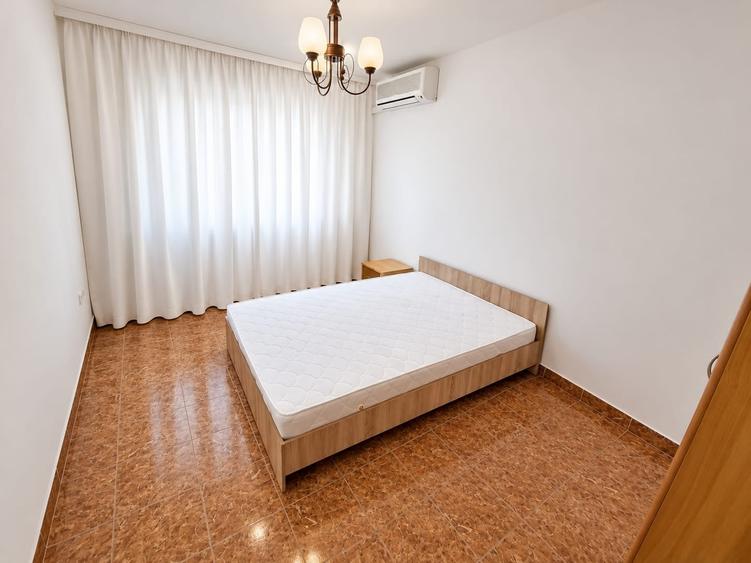 Apartament cu 3 camere semidecomandat în Ștefan cel Mare