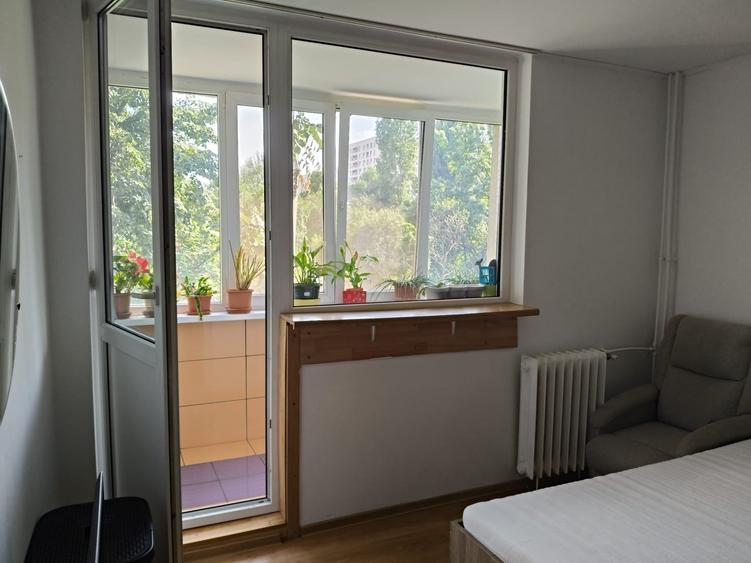 Apartament cu 4 camere decomandat, mobilat în Politehnica