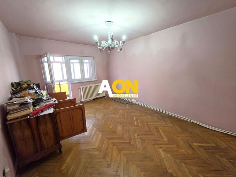 Apartament cu 4 camere decomandat în Cetate