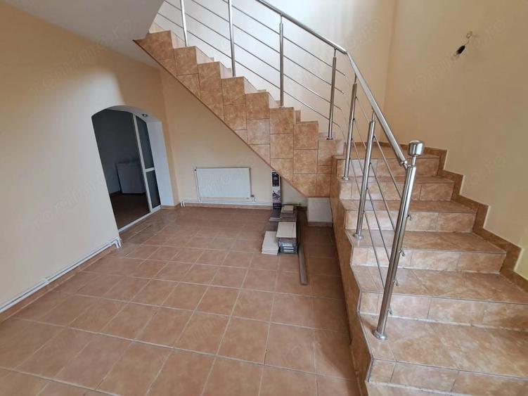 Casă cu 7 camere cu Teren 600 Mp în Exterior Vest