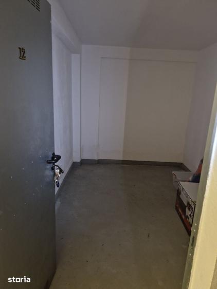 Apartament cu 3 camere în Tractorul