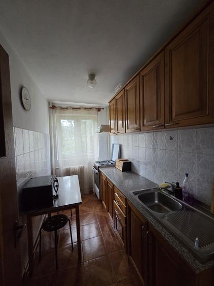 Apartament cu 3 camere în Drumul Taberei