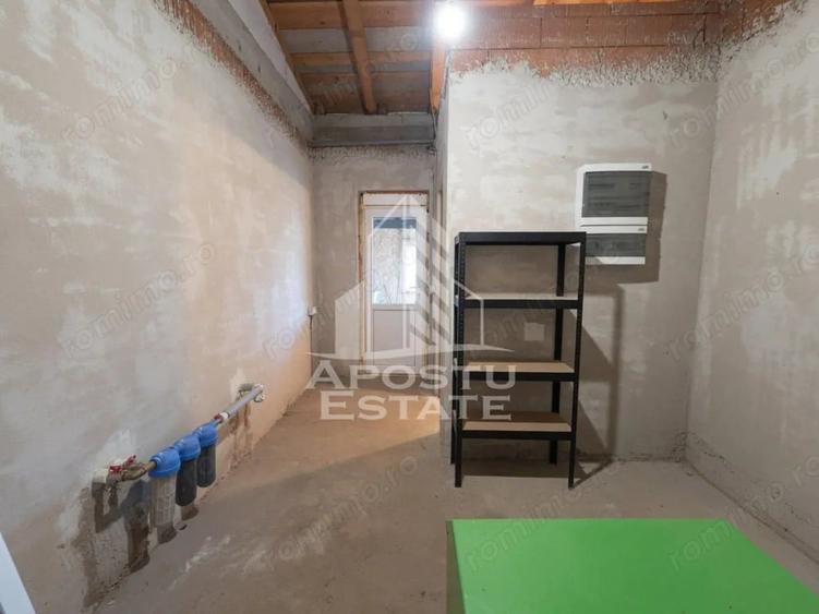 Casă cu 5 camere cu Teren 800 Mp în Pădureni (Jebel)