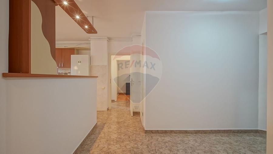 Apartament cu 3 camere decomandat, mobilat în 13 Decembrie