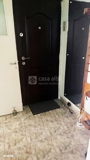 Apartament cu 2 camere semidecomandat în Podu Roș