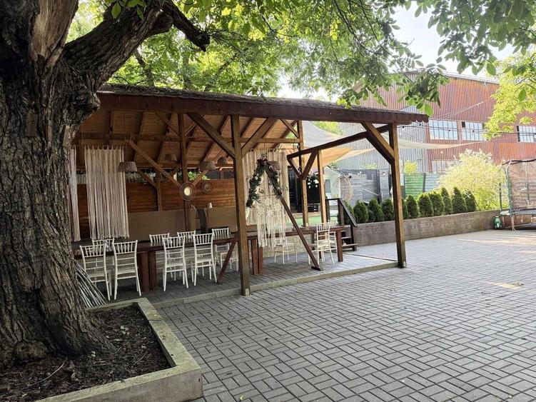 Spațiu comercial, de 520 mp, în Bucium