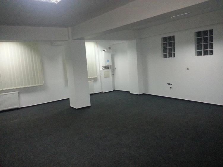 Casă cu 30 camere cu Canalizare în 13 Septembrie