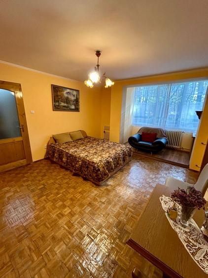 Apartament cu 2 camere semidecomandat în Decebal