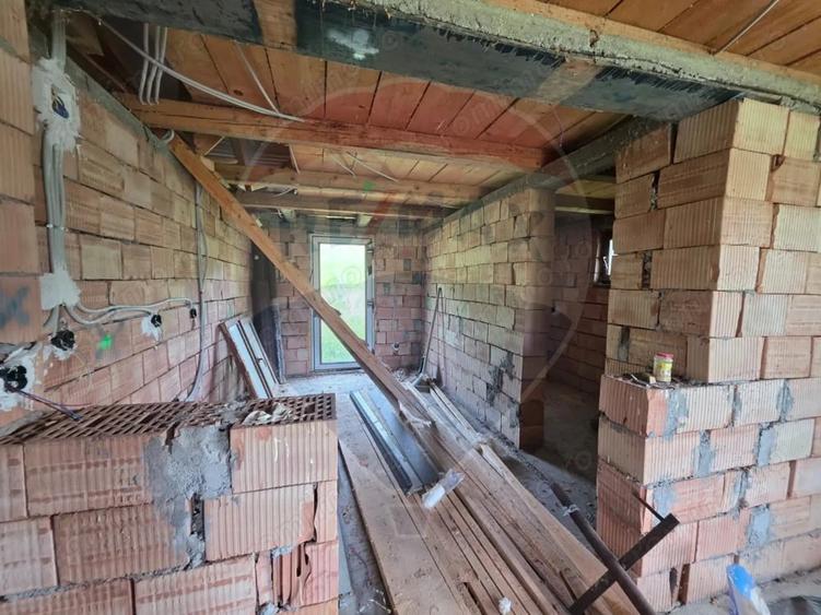 Casă cu Teren 4234 Mp în Deag