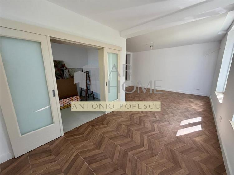 Casă cu 5 camere cu Teren 250 Mp în Păulești