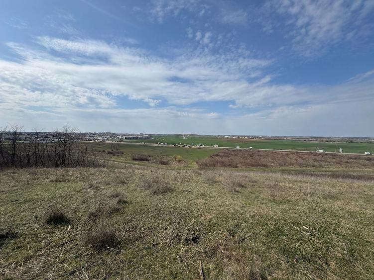 Teren agricol extravilan de 10233 mp, în Exterior Nord