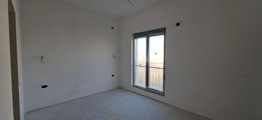 Duplex cu 4 camere cu Canalizare în Dumbrăvița