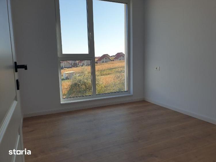 Apartament cu 3 camere decomandat în Rediu