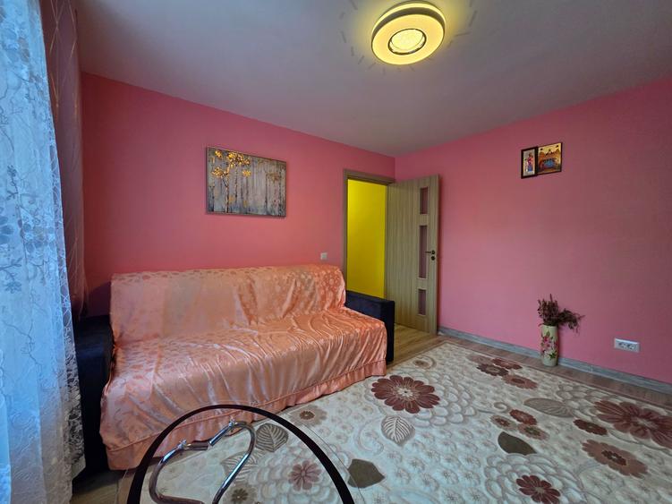 Apartament cu 3 camere decomandat, mobilat în Alexandru cel Bun