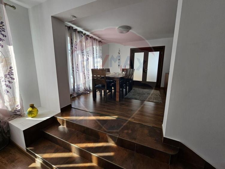 Casă individuală cu 6 camere cu Garaj în Sud-Vest