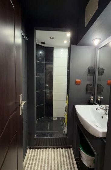 Apartament cu 3 camere decomandat în Giurgiului