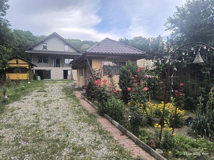 Casă cu 4 camere în Mărgineni