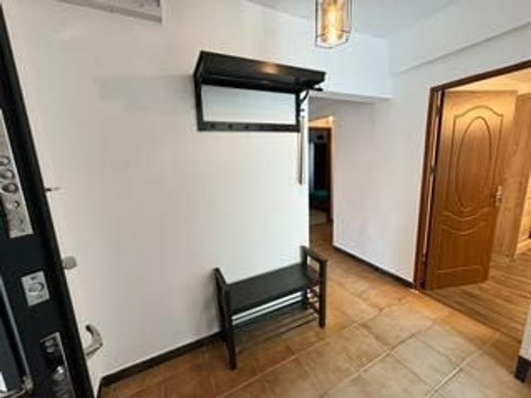 Apartament cu 3 camere decomandat în Vitan
