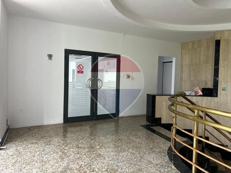 Spațiu comercial, de 362 mp, în Periferie