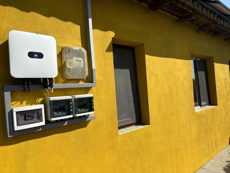 Casă cu 3 camere în Lumina