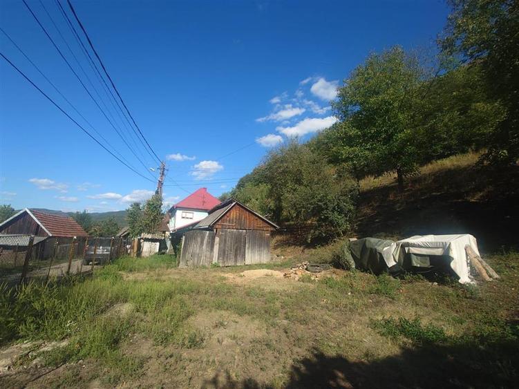 Casă individuală cu 5 camere cu Canalizare în Crișcior