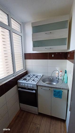 Apartament cu 2 camere semidecomandat în Craiovița Nouă