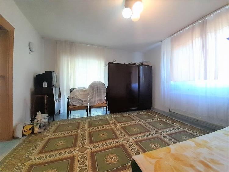 Casă individuală cu 6 camere cu Garaj în Sinești
