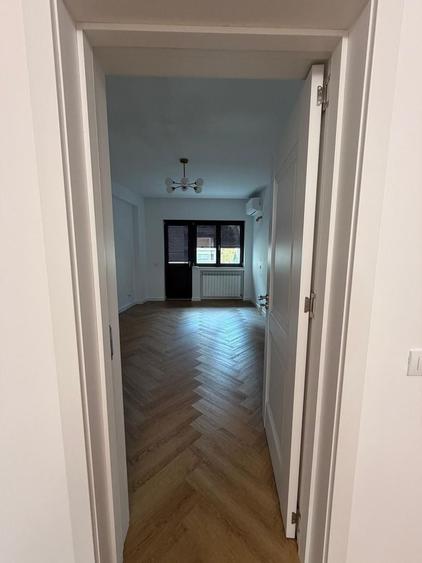 Apartament cu 3 camere decomandat în Lahovari