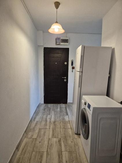 Garsonieră decomandată în Girocului