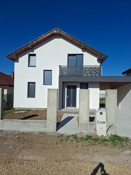Casă cu 4 camere în Botiz