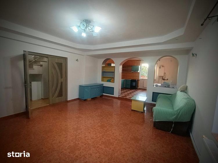 Casă cu 3 camere cu Teren 250 Mp în Central