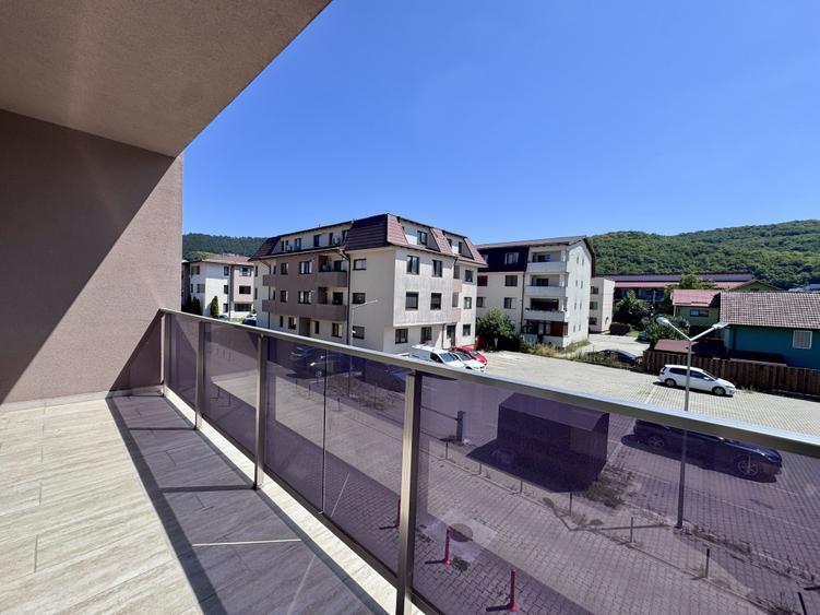 Apartament cu 3 camere semidecomandat în Florești