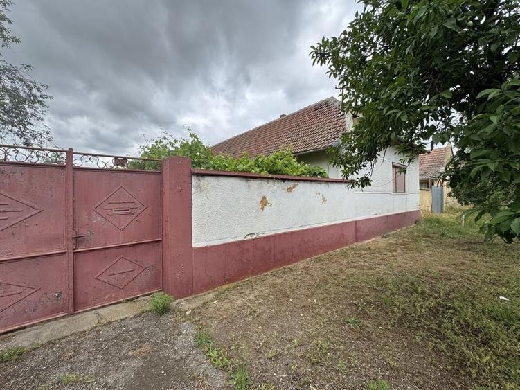 Casă cu 4 camere în Secusigiu
