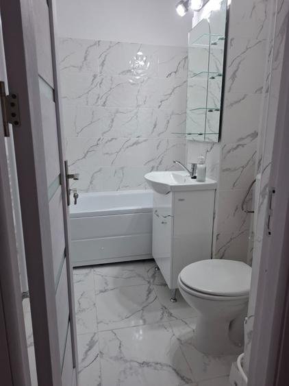 Apartament cu 3 camere decomandat în Rovine