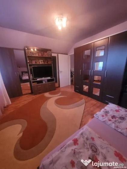 Casă cu 5 camere cu Teren 1100 Mp în Central