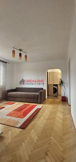 Apartament cu 3 camere decomandat în Bartolomeu