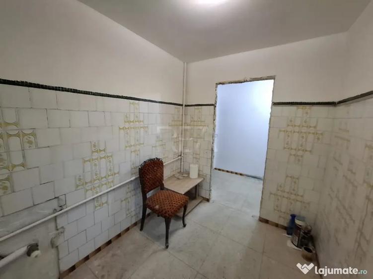 Apartament cu 3 camere semidecomandat în Apusului