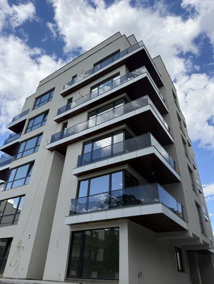 Apartament cu 3 camere semidecomandat în Moșilor