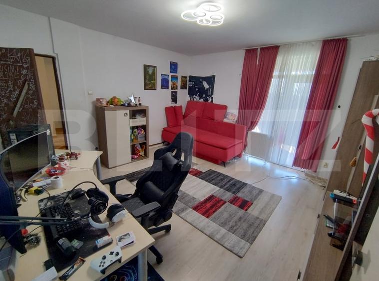 Casă individuală cu 6 camere cu Canalizare în Cârcea