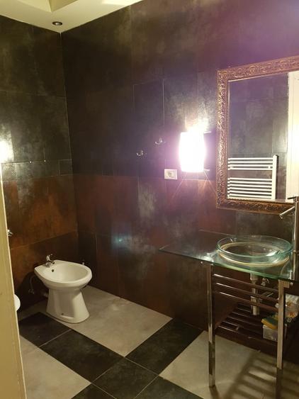 Vand apartament la casa 5 camere central Piata Catedralei - 10