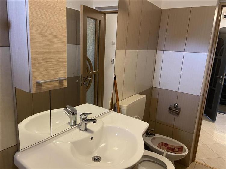 Apartament cu 2 camere decomandat, mobilat în Ultracentral