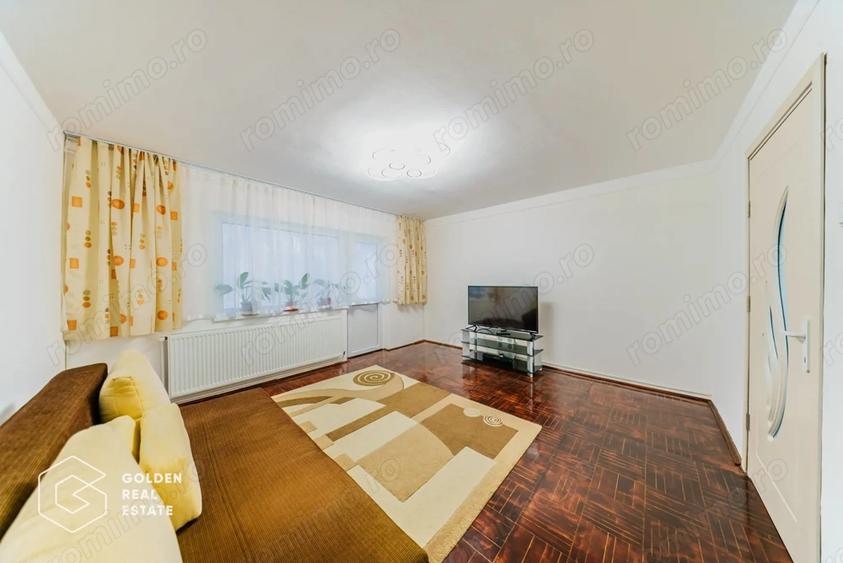 Apartament cu 5 camere decomandat în Micălaca