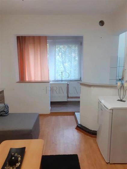 Garsonieră decomandată, mobilată în Lunei