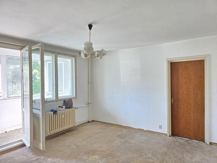 Apartament cu 3 camere semidecomandat în Gorjului