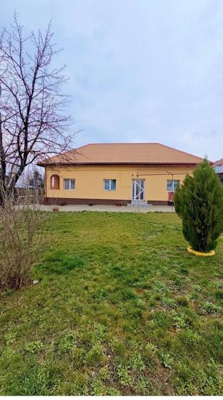 Casă cu 3 camere cu Teren 500 Mp în Traian