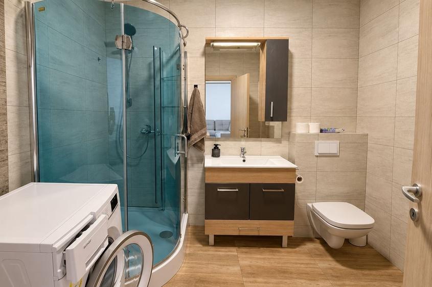 Apartament cu 2 camere semidecomandat, mobilat în Mărăști