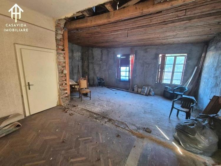 Casă cu 2 camere cu Teren 365 Mp în Central