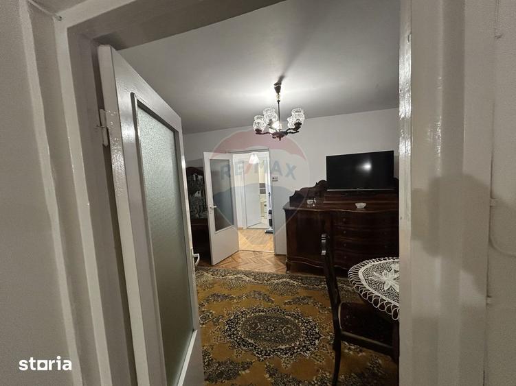 Apartament cu 3 camere decomandat în Central