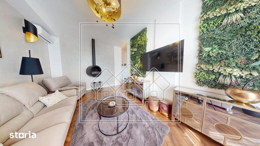 Apartament cu 3 camere decomandat în Est